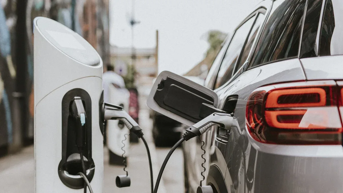 Batterie de voiture électrique (VE) en cours de charge