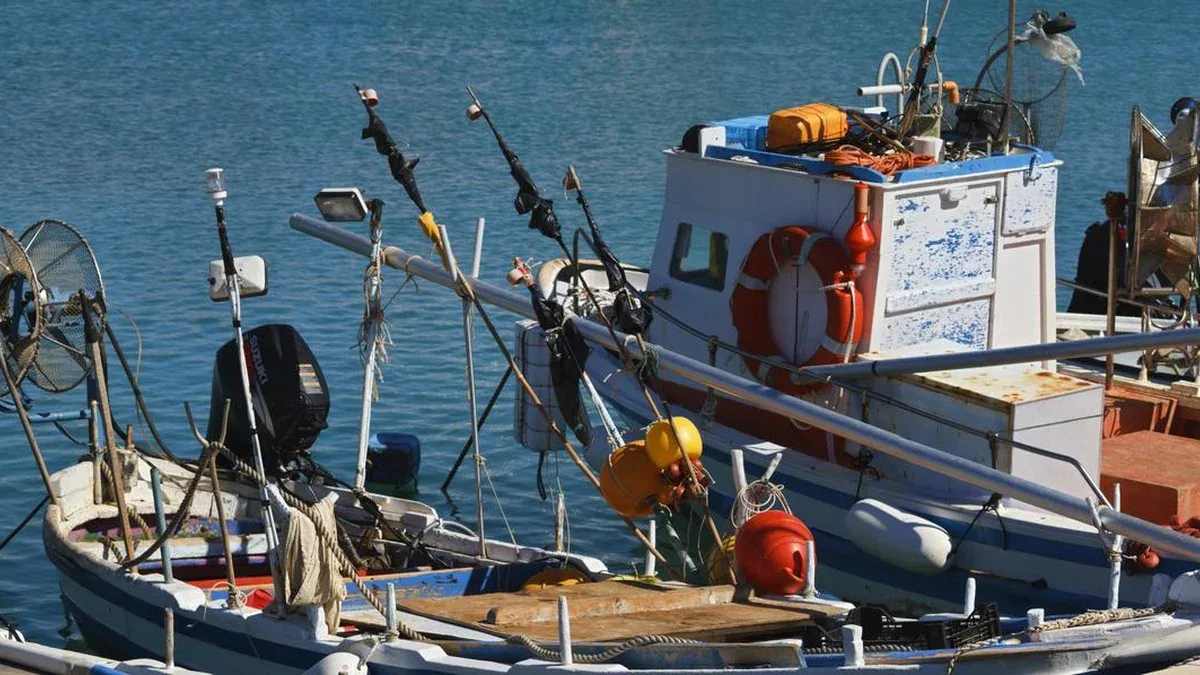 Italie, Sicile, Marina di Ragusa, bateaux de pêche dans le port