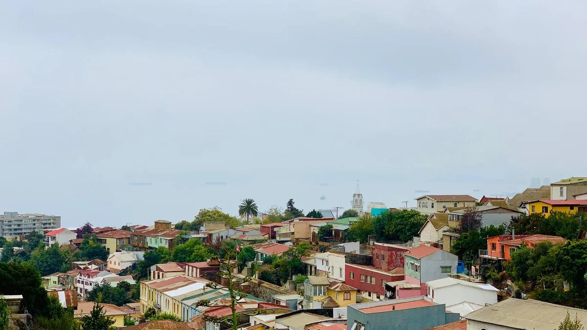 Vue en haut angle du paysage urbain contre le ciel
