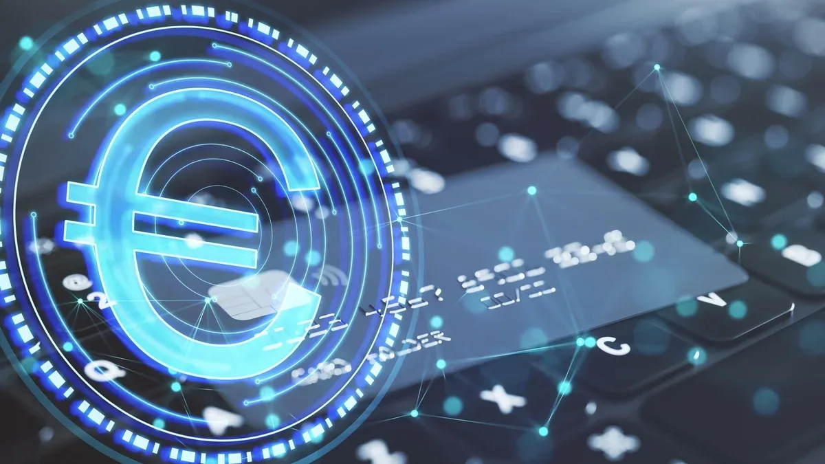 Gros plan sur un clavier d'ordinateur portable et une carte bancaire avec une pièce en euro numérique bleue abstraite avec un maillage bokeh polygonal sur fond flou Concept bancaire et commercial en ligne Double exposition